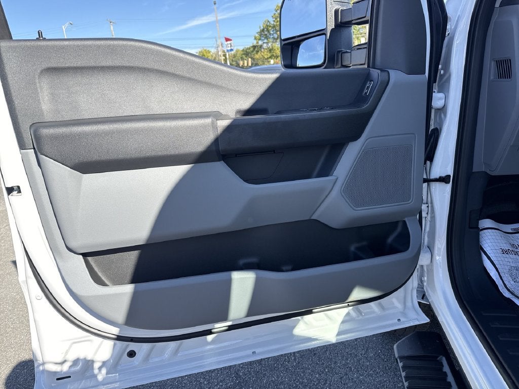 2027 Ford F-350SD XL DRW