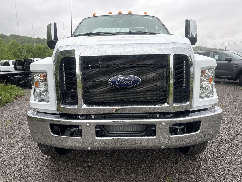 2027 Ford F-750SD Base