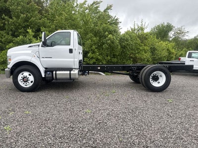 2027 Ford F-750SD Base