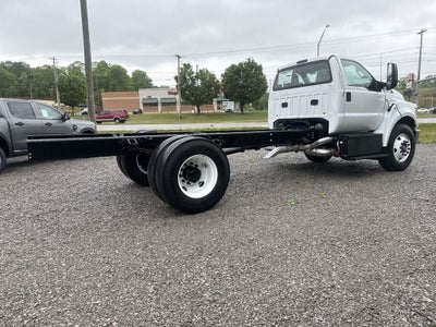 2027 Ford F-750SD Base