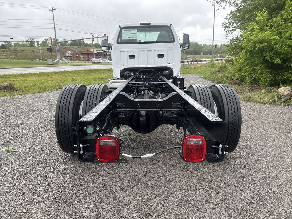 2027 Ford F-750SD Base