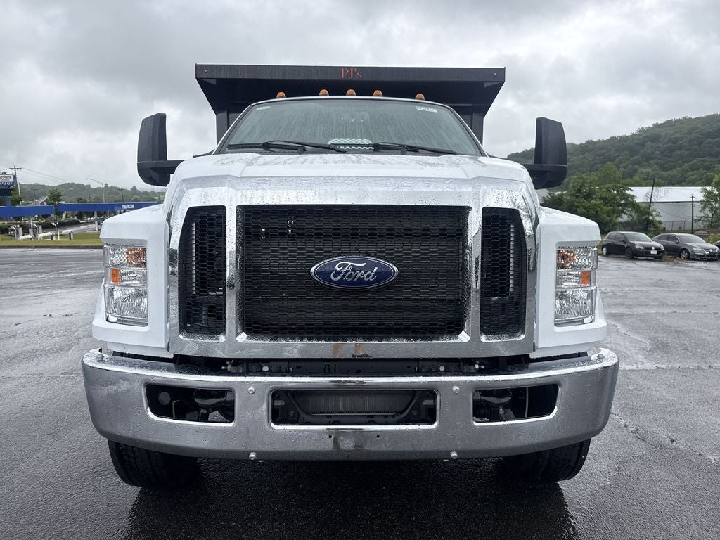 2027 Ford F-750SD Base