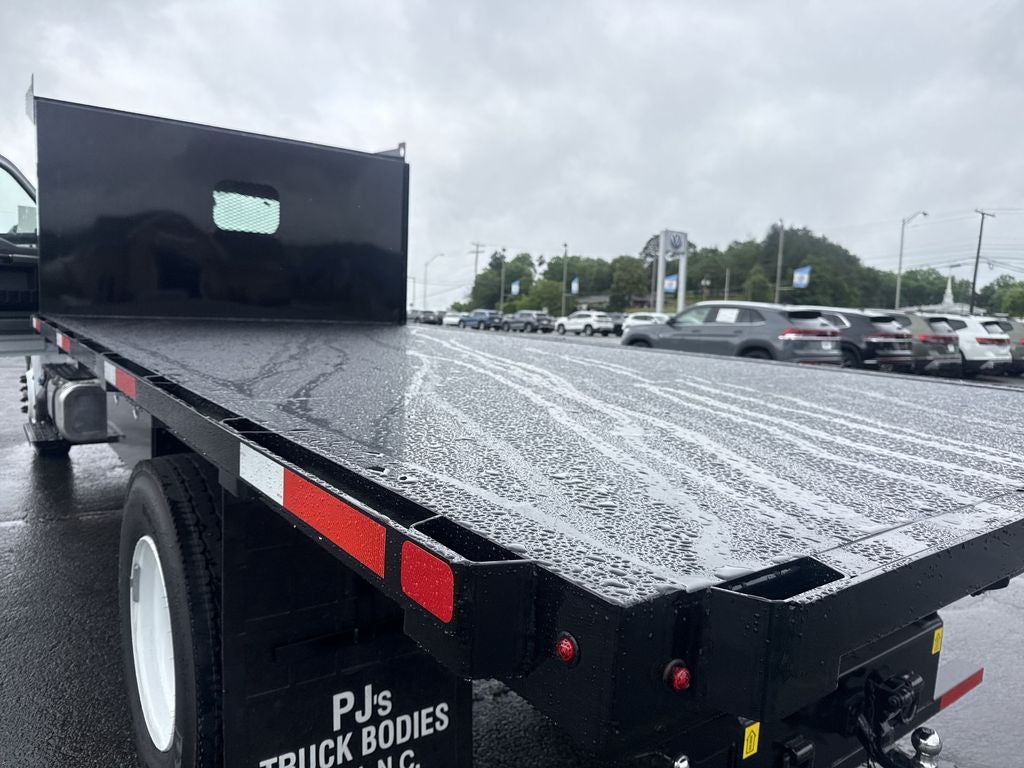 2027 Ford F-750SD Base