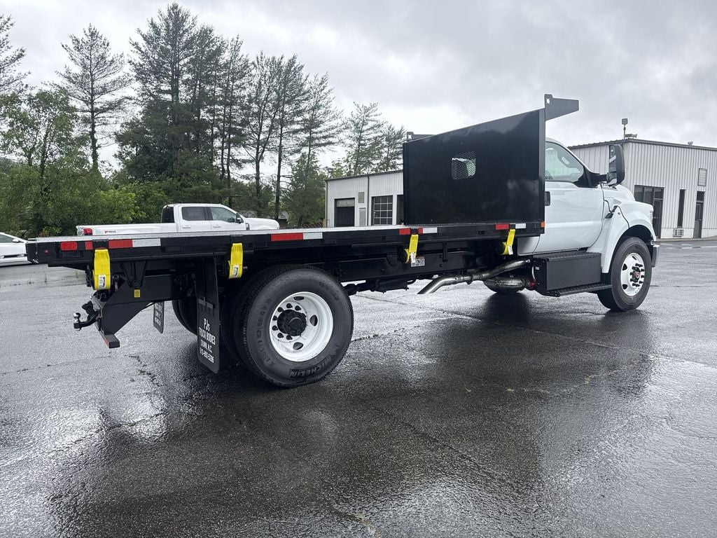2027 Ford F-750SD Base