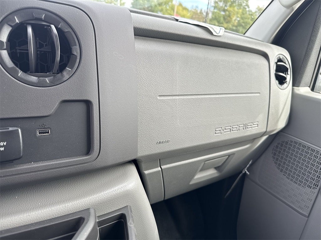 2026 Ford E-450SD Base DRW