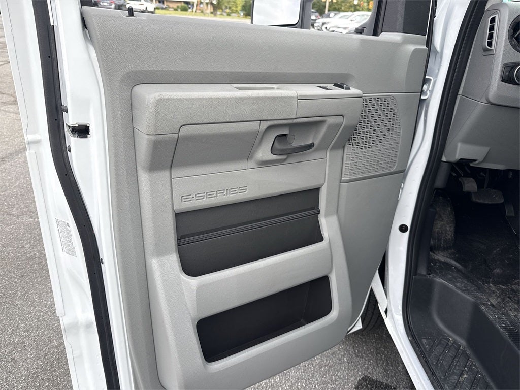 2026 Ford E-450SD Base DRW