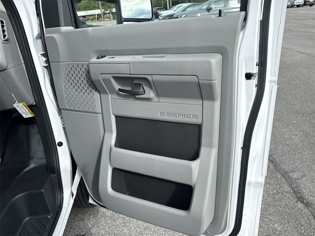 2026 Ford E-450SD Base DRW