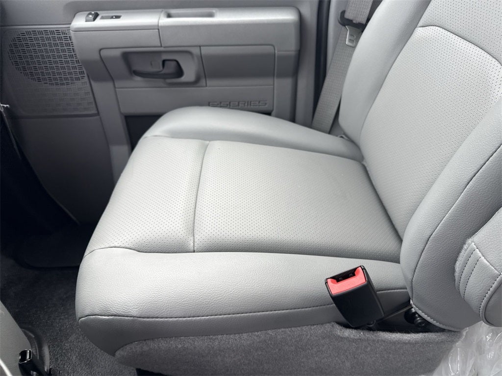 2026 Ford E-450SD Base DRW