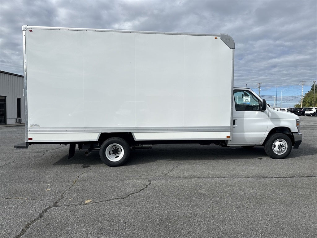 2026 Ford E-450SD Base DRW