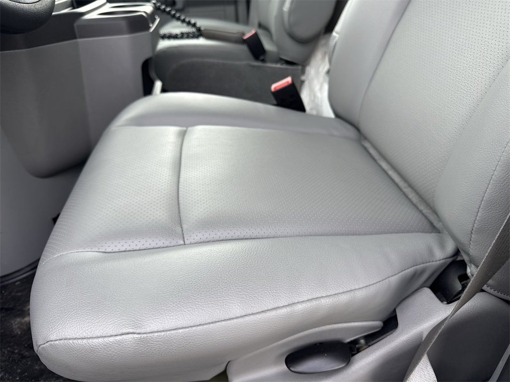 2026 Ford E-450SD Base DRW