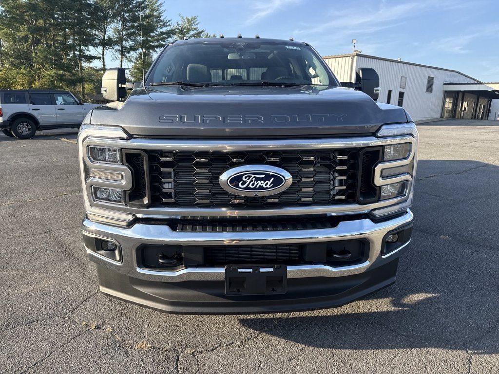 2027 Ford F-350SD XLT DRW