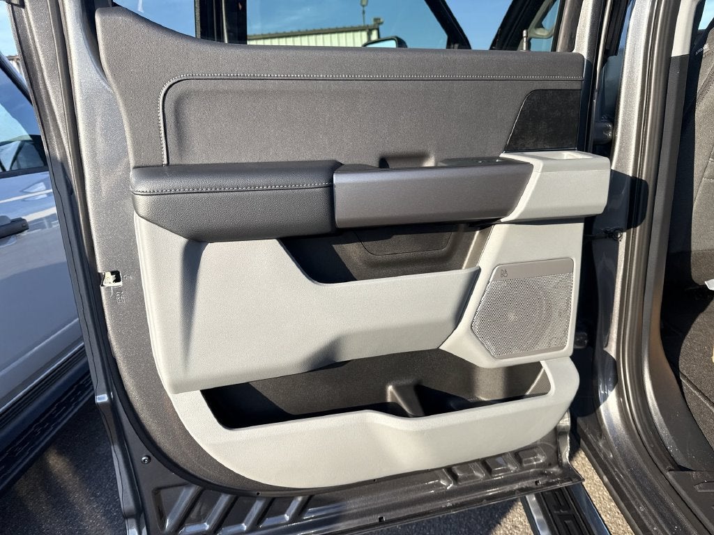 2027 Ford F-350SD XLT DRW