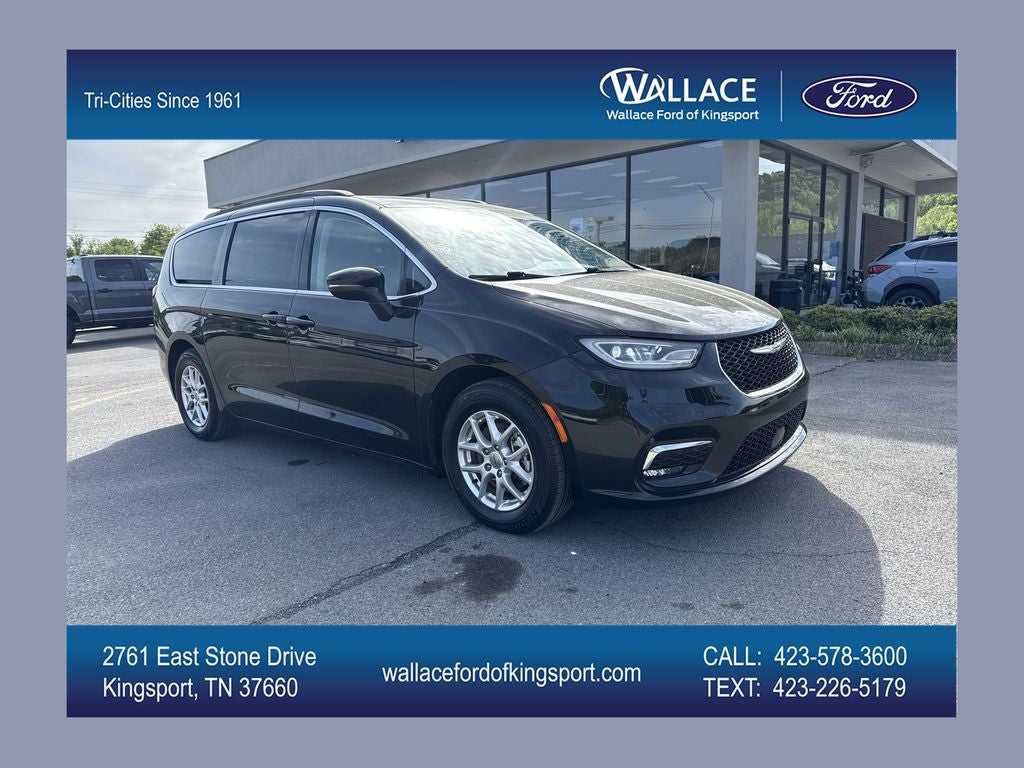 2022 Chrysler Pacifica Touring L's photo