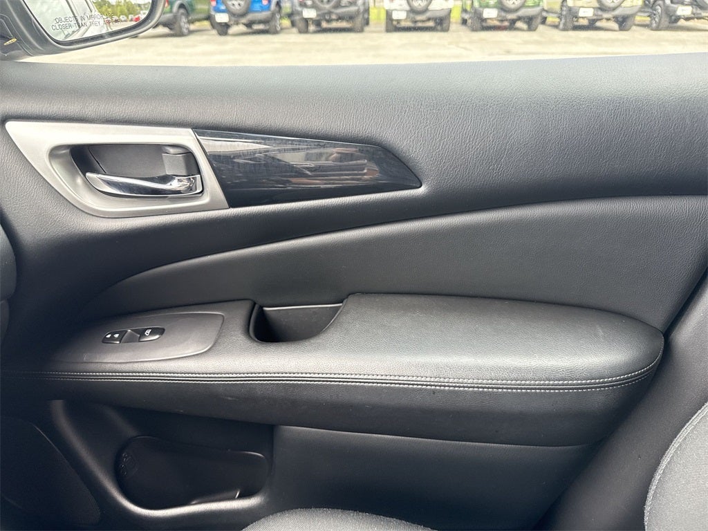 2020 Nissan Pathfinder SV