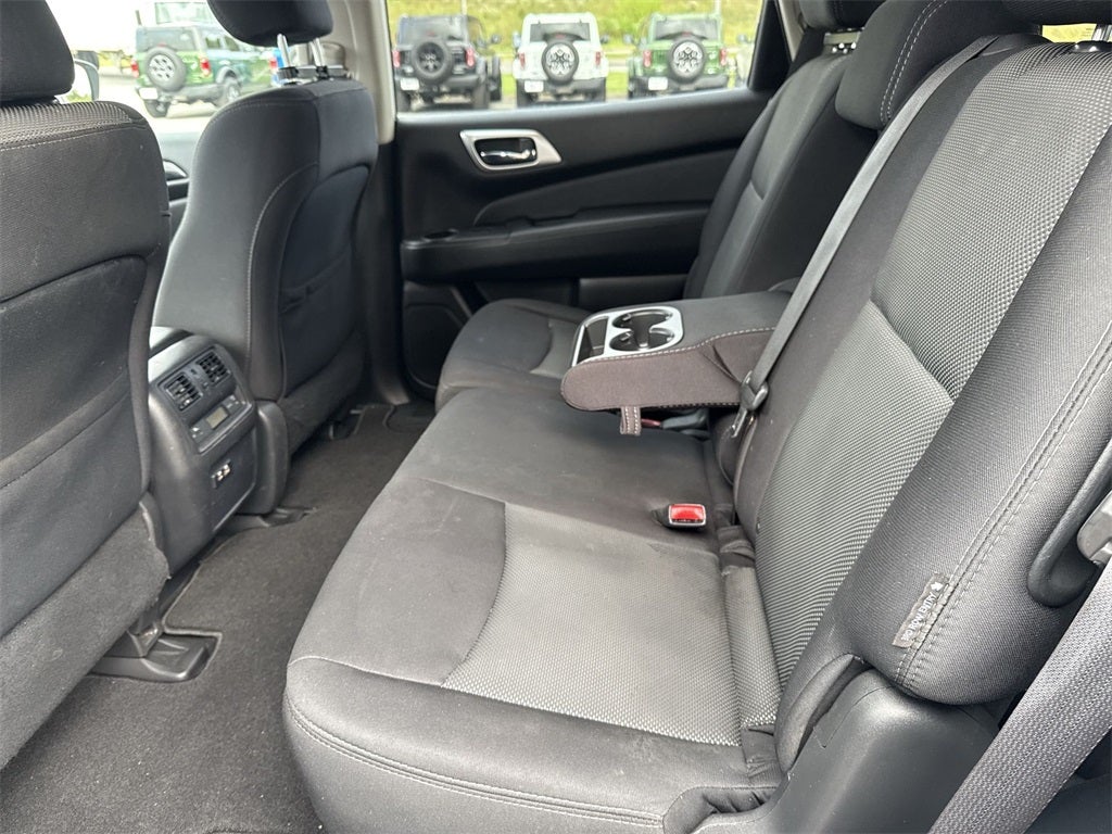 2020 Nissan Pathfinder SV