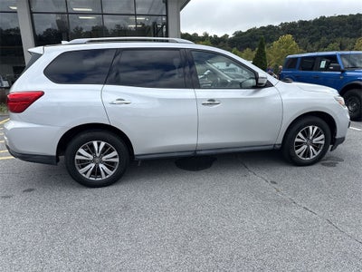 2020 Nissan Pathfinder SV