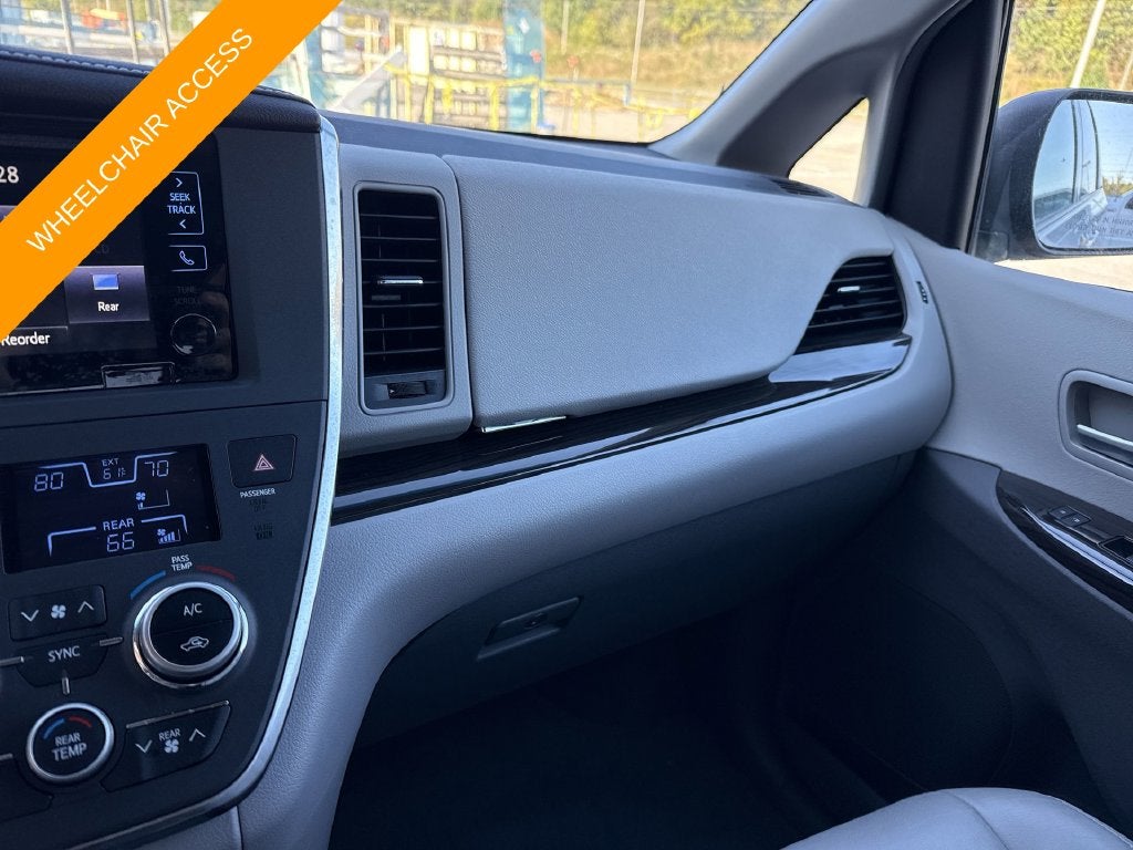 2017 Toyota Sienna XLE Premium 8 Passenger