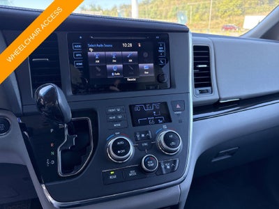 2017 Toyota Sienna XLE Premium 8 Passenger