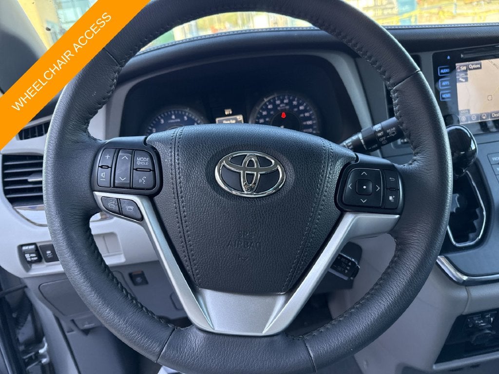 2017 Toyota Sienna XLE Premium 8 Passenger
