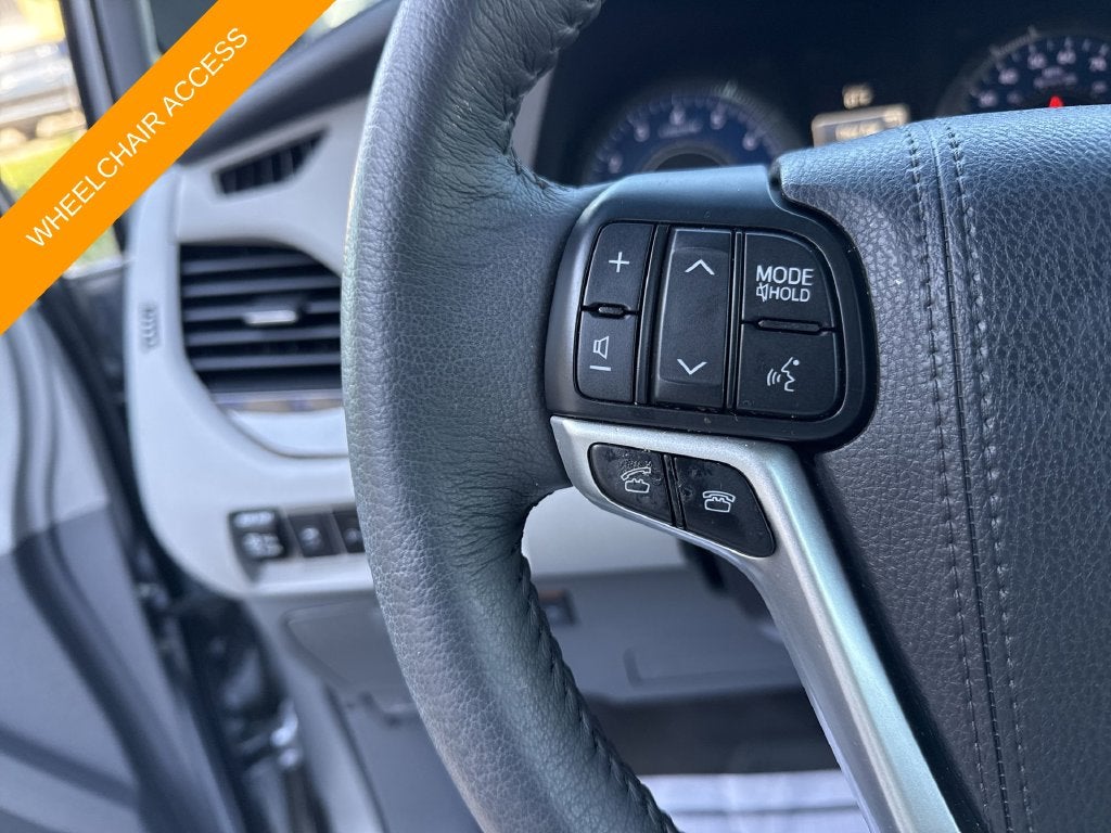 2017 Toyota Sienna XLE Premium 8 Passenger