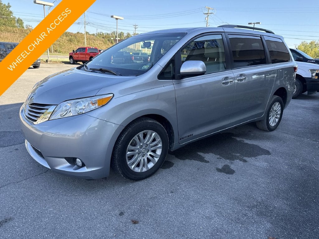 2017 Toyota Sienna XLE Premium 8 Passenger
