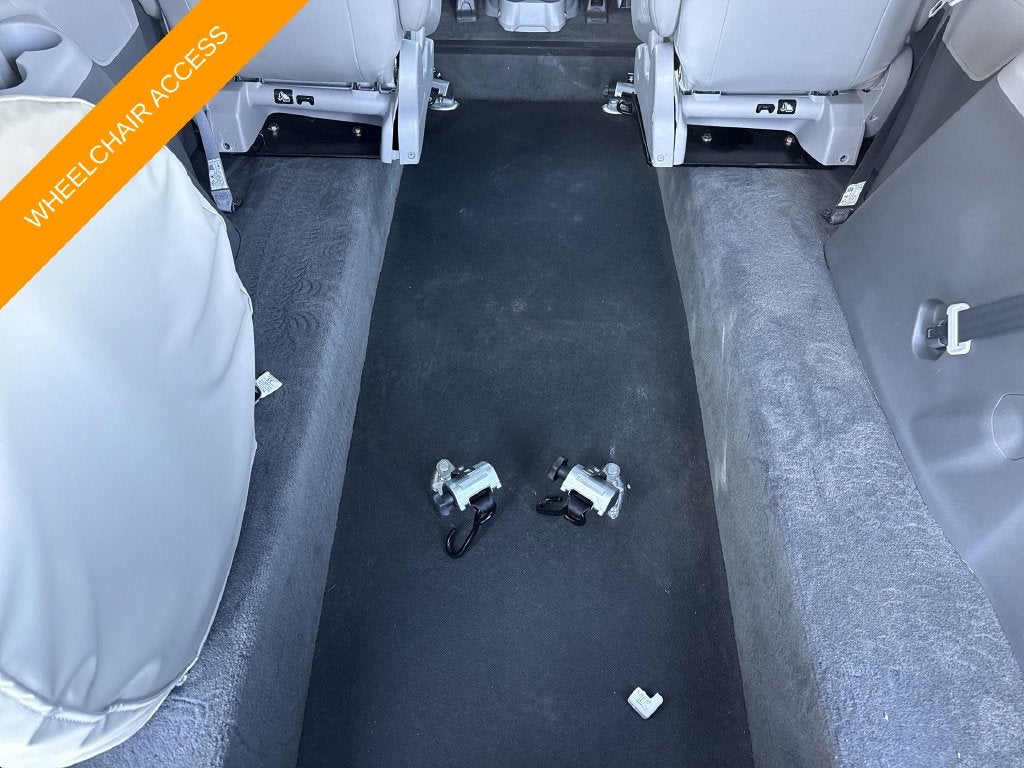 2017 Toyota Sienna XLE Premium 8 Passenger