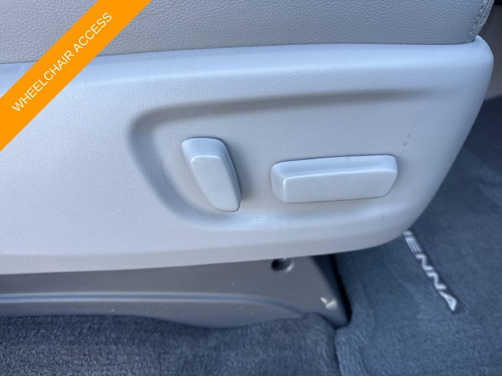 2017 Toyota Sienna XLE Premium 8 Passenger