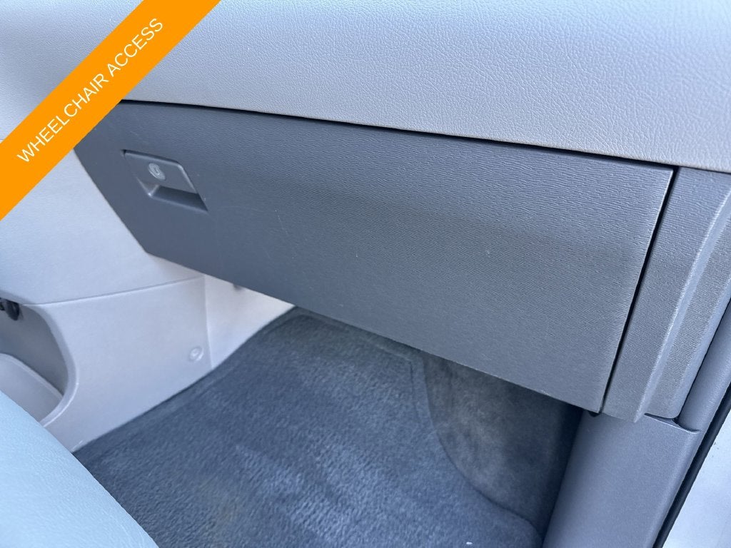 2017 Toyota Sienna XLE Premium 8 Passenger