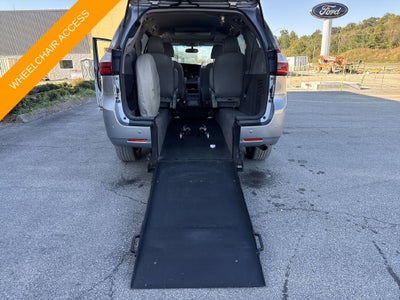 2017 Toyota Sienna XLE Premium 8 Passenger