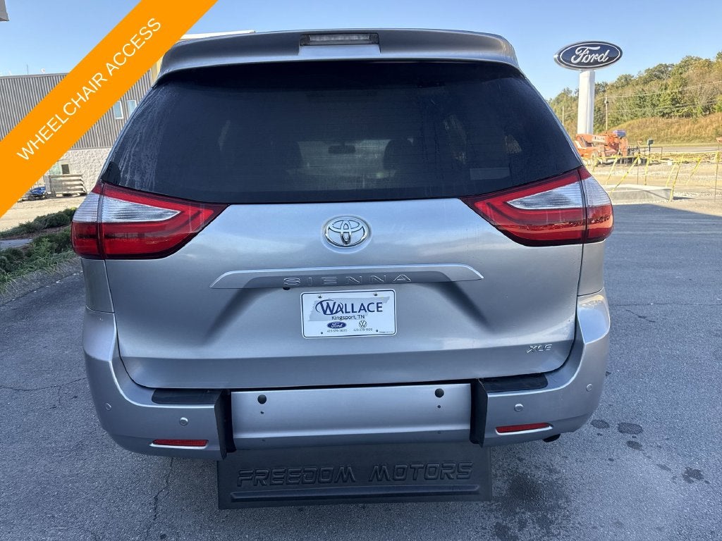 2017 Toyota Sienna XLE Premium 8 Passenger
