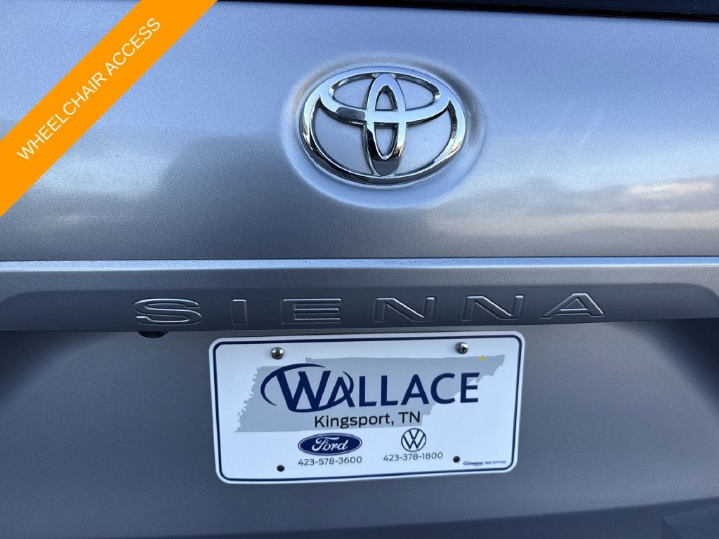 2017 Toyota Sienna XLE Premium 8 Passenger