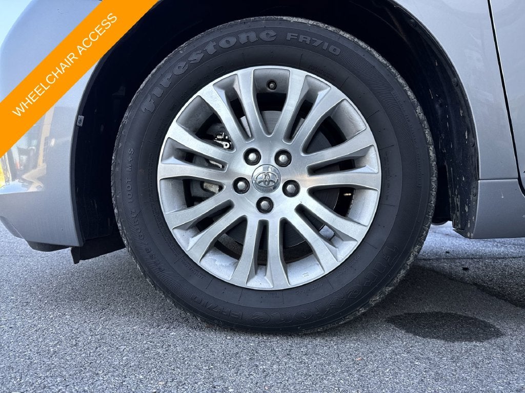 2017 Toyota Sienna XLE Premium 8 Passenger