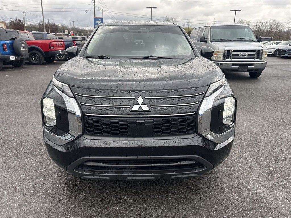 2023 Mitsubishi Outlander ES