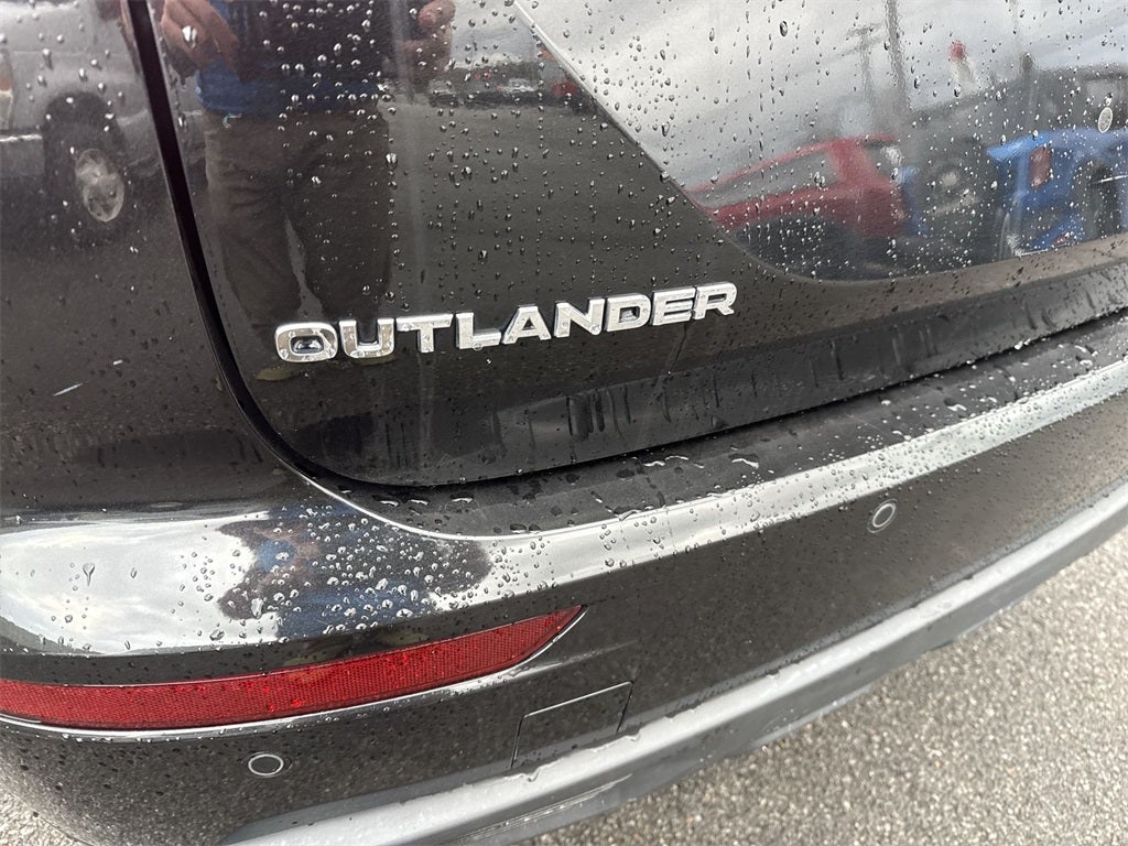 2023 Mitsubishi Outlander ES