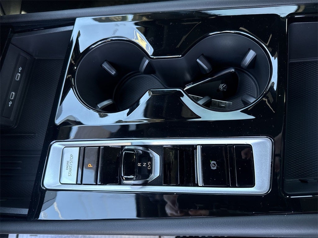 2025 Volkswagen Atlas Cross Sport 2.0T SEL R-Line Black