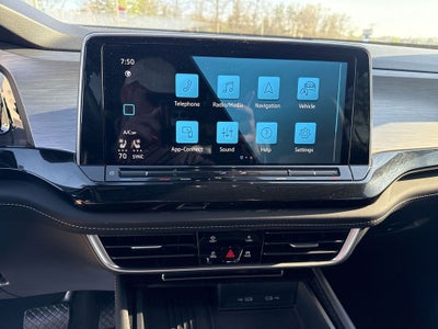 2025 Volkswagen Atlas Cross Sport 2.0T SE w/Technology