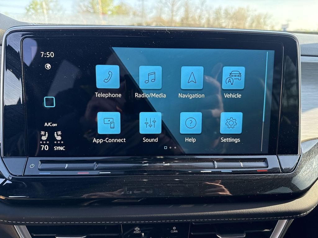 2025 Volkswagen Atlas Cross Sport 2.0T SE w/Technology