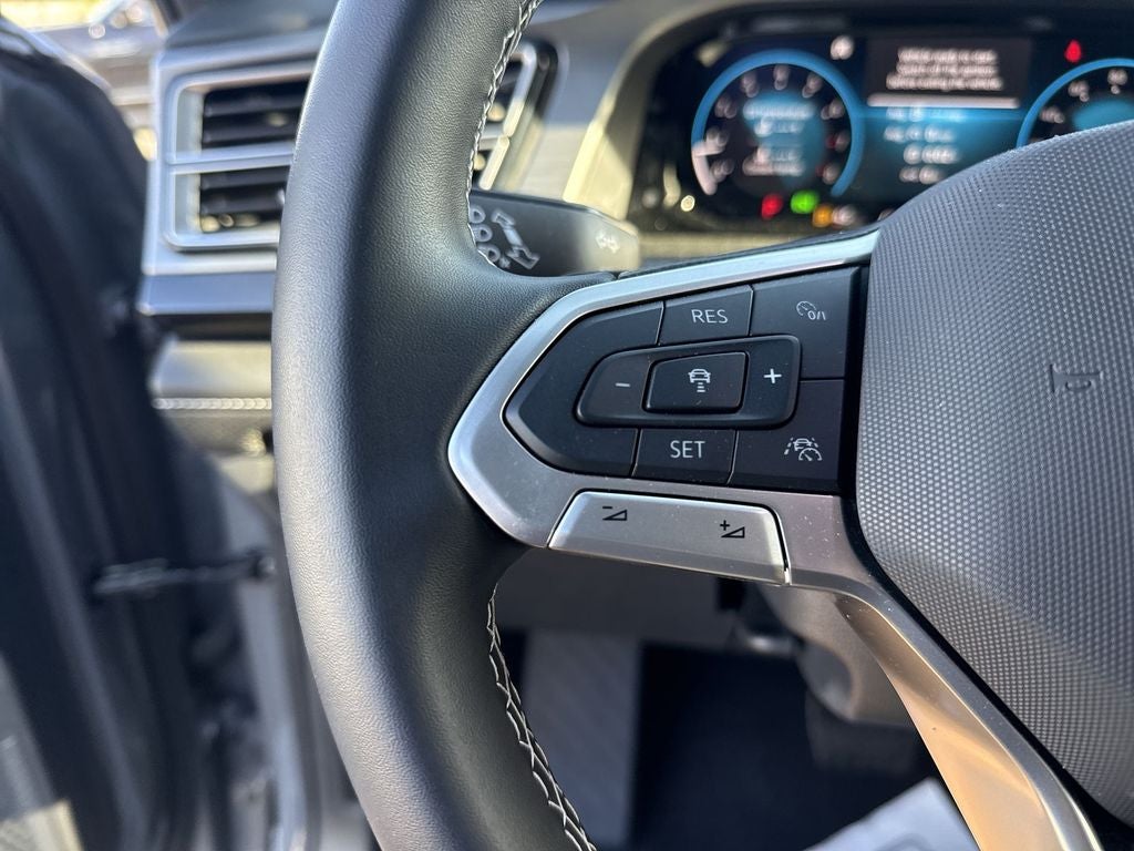 2025 Volkswagen Atlas Cross Sport 2.0T SE w/Technology