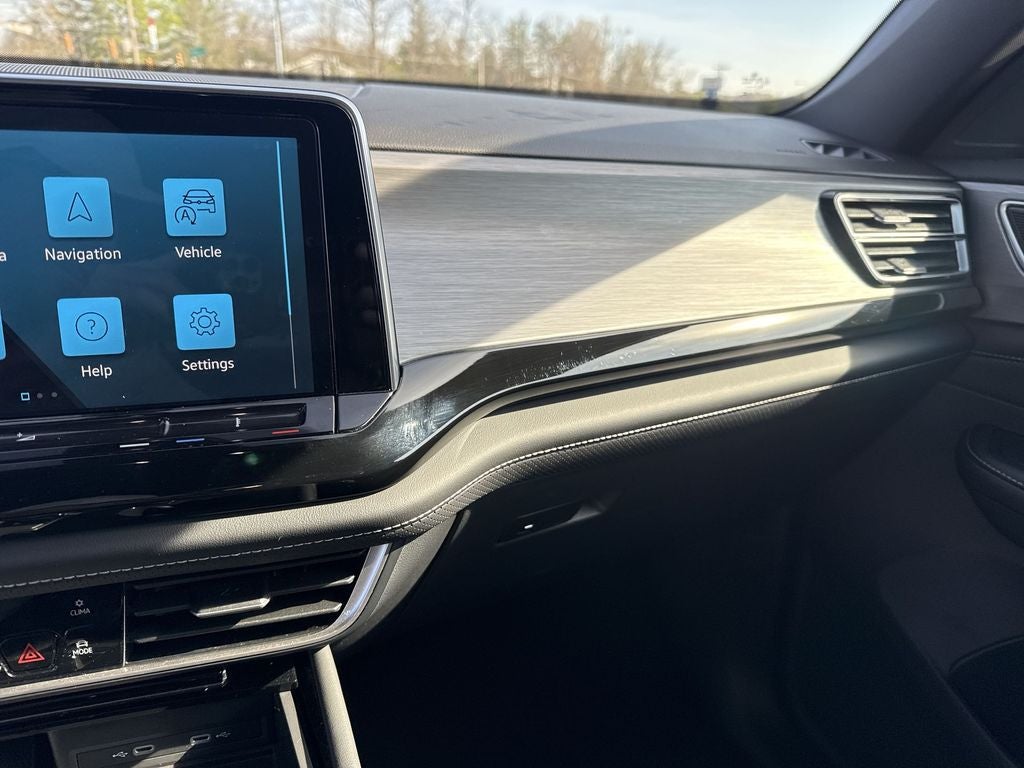 2025 Volkswagen Atlas Cross Sport 2.0T SE w/Technology