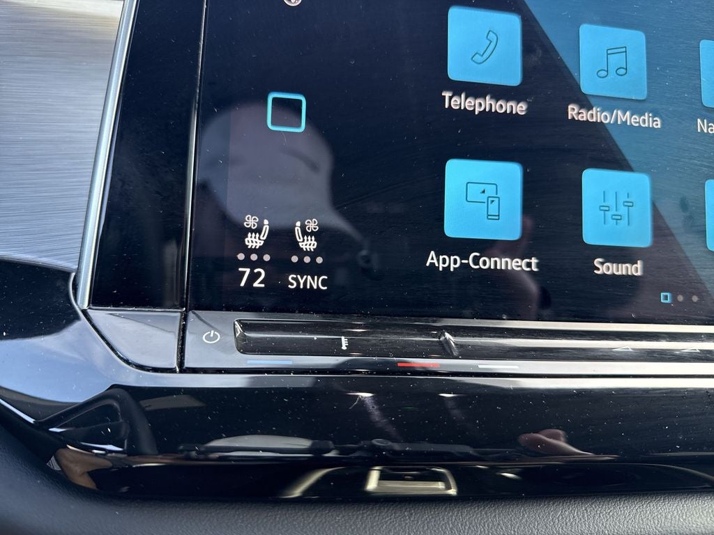 2025 Volkswagen Atlas Cross Sport 2.0T SE w/Technology